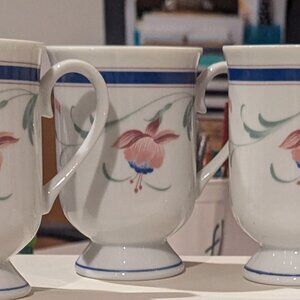 Set of 4 "Fuscia" Princess House Fine Porcelain Pedestal Mugs